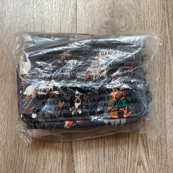 Vera Bradley RFID 3-in-1 Crossbody in Holiday Dogs NWT - Picture 4 of 10